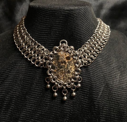 Elven amulet collar