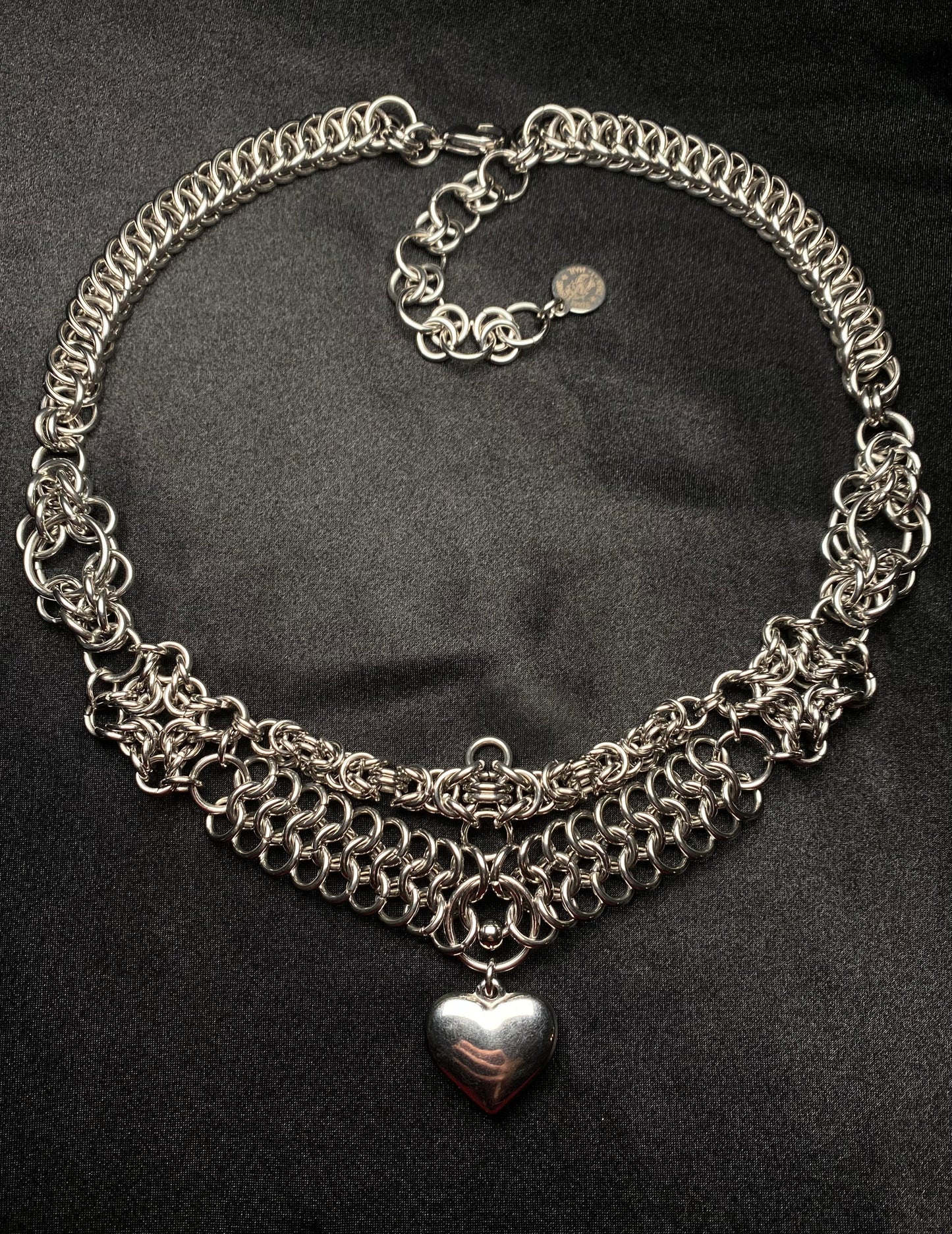 Sweetheart choker