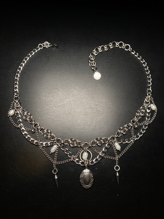Naiad's locket necklace