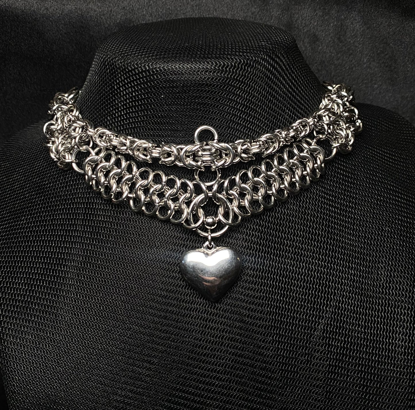 Sweetheart choker