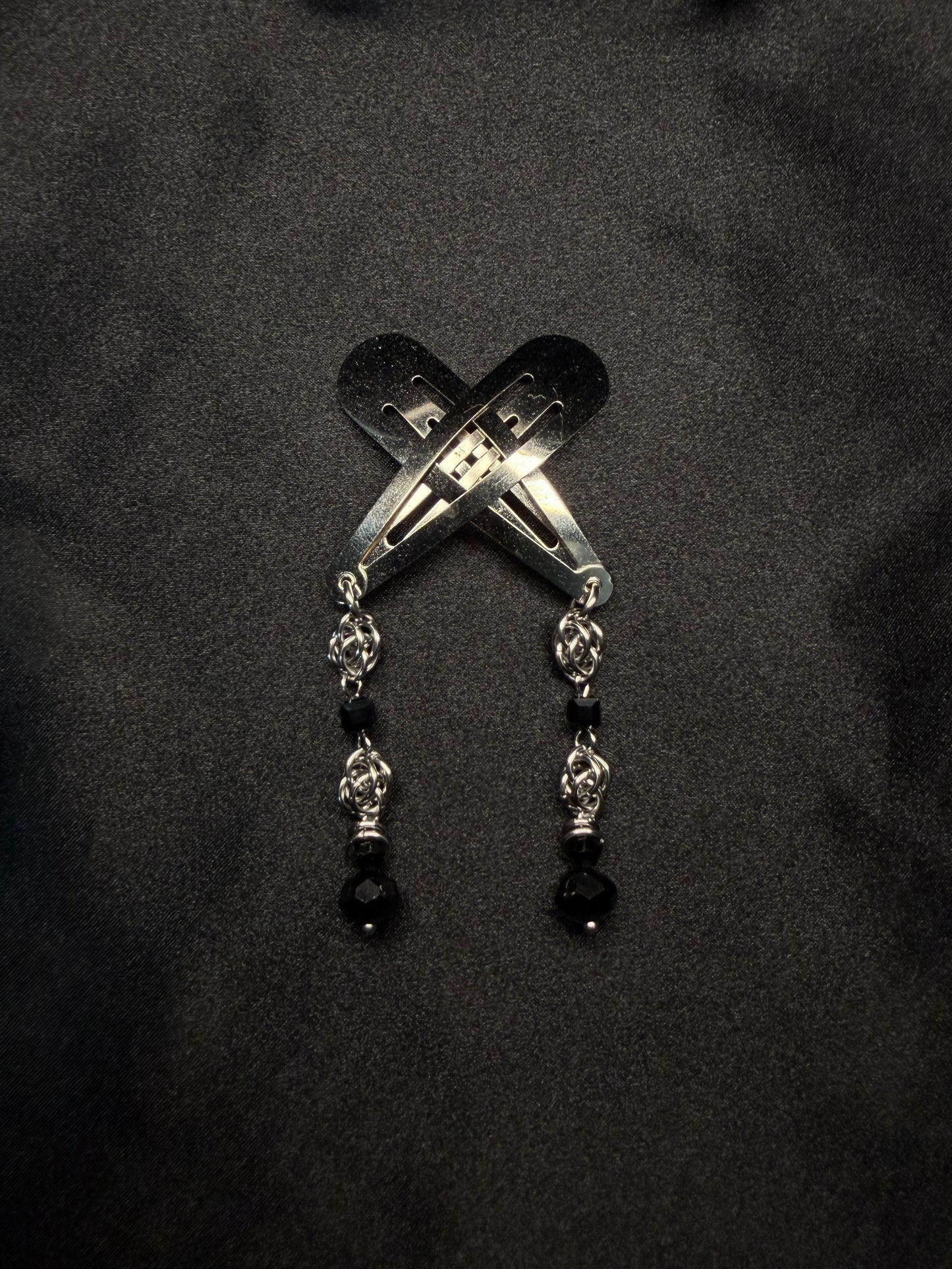 Black swan hairclip