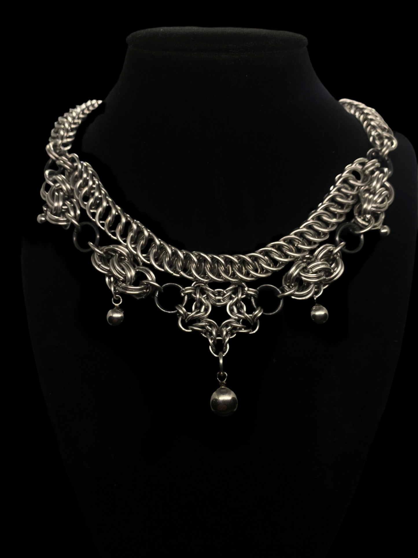 Elvira choker